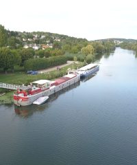 Péniche aménagée sur 110 m2