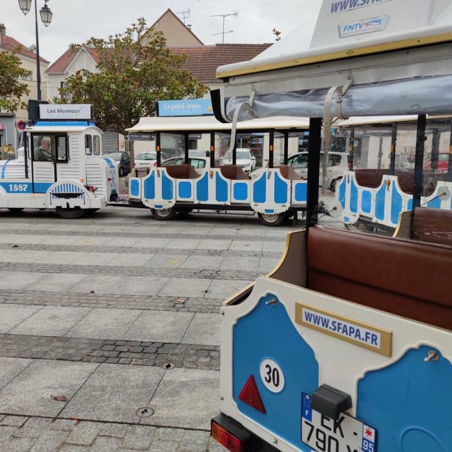 Petit train touristique sur les 100 piges de Frédéric Dard