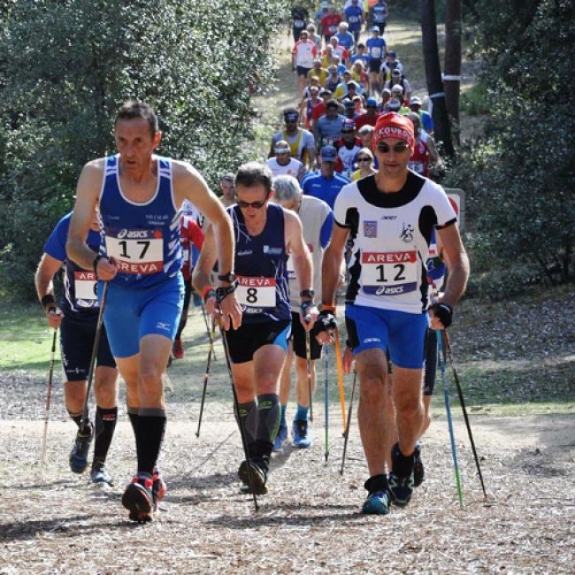 Découvrez en famille, la pratique de la marche nordique