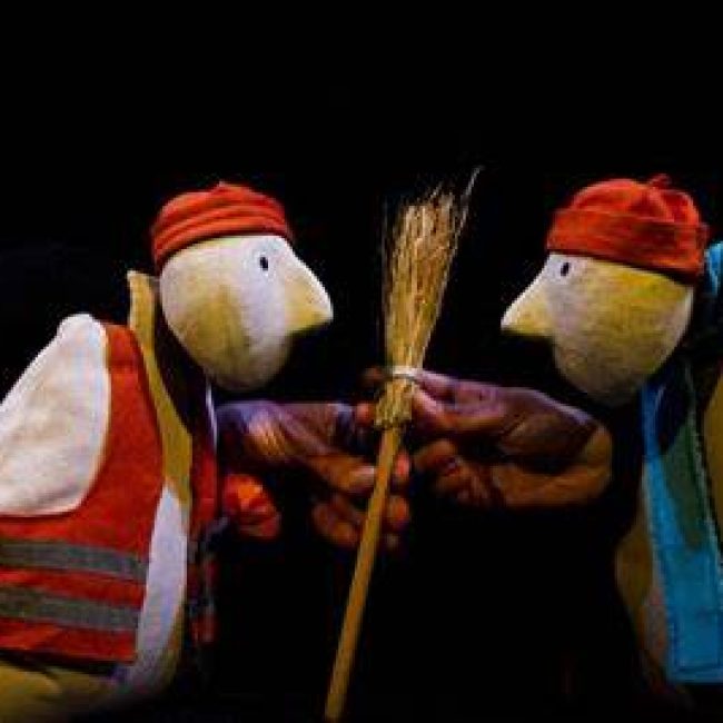 Spectacle aux Mureaux: Du balai