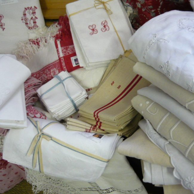Vente exceptionnelle de Linge Ancien à la Ressourcerie